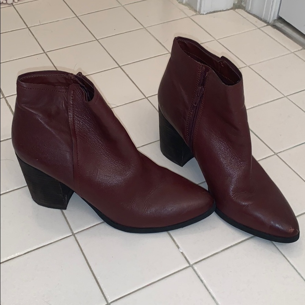 Steve Madden barely worn booties